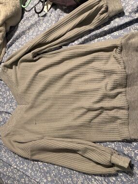 2 for 1 , Waffle-Knit Crewneck Sweater in Gray and Black